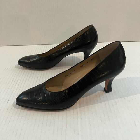Salvatore Ferragamo Women’s Classic Gator Embossed Black Leather Heel Pumps 9AA - Picture 1 of 11